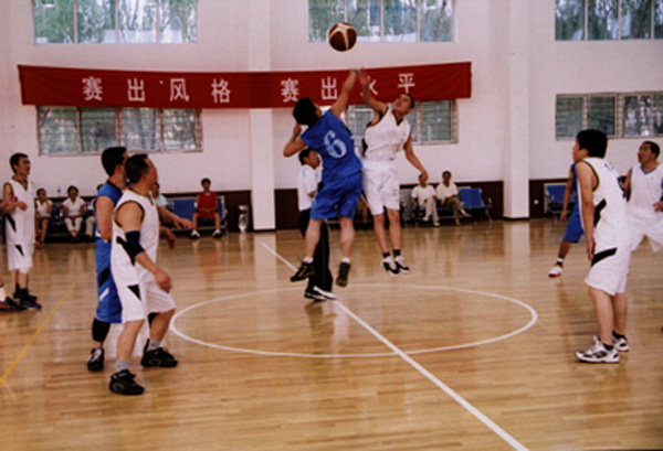 壹号娱乐内部篮球赛，关注职工身心健康